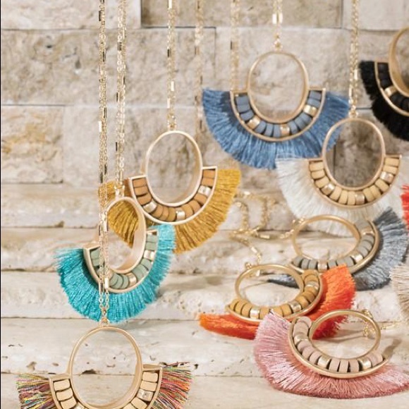 COME TO LIFE THREAD FAN TASSEL NECKLACE-MUSTARD - Picture 2 of 2